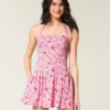 Mini-Kleid mit tiefem Taillenbund und Neckholder Mini-Kleid mit tiefem Taillenbund und Neckholder