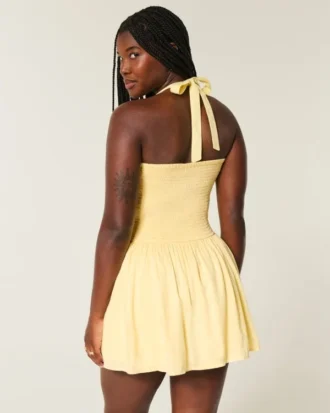 Mini-Kleid mit tiefem Taillenbund und Neckholder