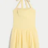 Mini-Kleid mit tiefem Taillenbund und Neckholder Mini-Kleid mit tiefem Taillenbund und Neckholder