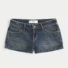 Mini-Shorts aus dunkelblauem Denim mit niedriger Leibhöhe Mini-Shorts aus dunkelblauem Denim mit niedriger Leibhöhe
