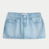 Mini-Skort aus Denim mit niedriger Leibhöhe und Eisenbahnstreifen Mini-Skort aus Denim mit niedriger Leibhöhe und Eisenbahnstreifen