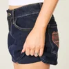 Mini-Skort aus dunkelblauem Denim mit Karomuster und Taschen Mini-Skort aus dunkelblauem Denim mit Karomuster und Taschen