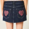Mini-Skort aus dunkelblauem Denim mit Karomuster und Taschen Mini-Skort aus dunkelblauem Denim mit Karomuster und Taschen