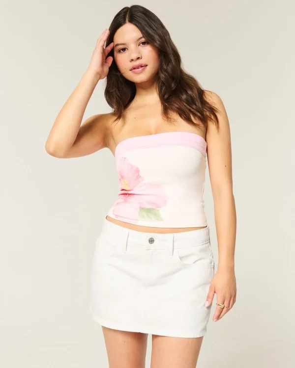 Mini-Skort aus weißem Denim mit niedriger Leibhöhe Mini-Skort aus weißem Denim mit niedriger Leibhöhe