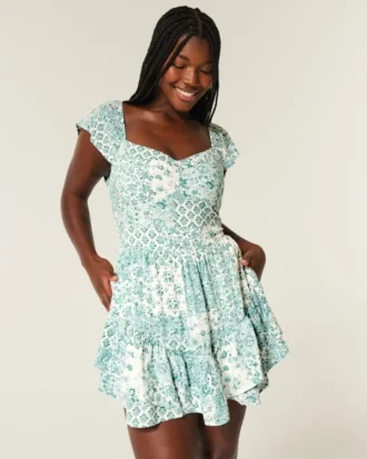 Mini-Skort-Kleid mit Flatterärmeln und gerafftem Oberteil