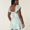 Mini-Skort-Kleid mit Flatterärmeln und gerafftem Oberteil