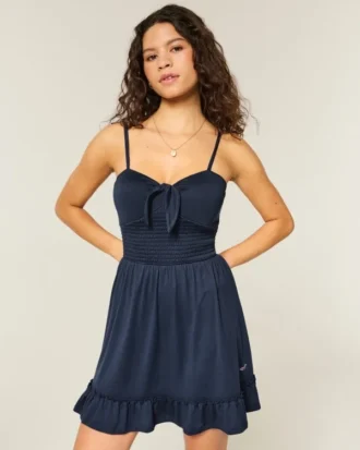 Mini-Strickkleid mit Bindeband vorne