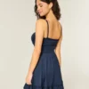 Mini-Strickkleid mit Bindeband vorne Mini-Strickkleid mit Bindeband vorne