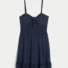 Mini-Strickkleid mit Bindeband vorne Mini-Strickkleid mit Bindeband vorne