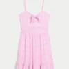 Mini-Strickkleid mit Bindeband vorne Mini-Strickkleid mit Bindeband vorne
