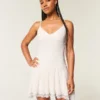 Minikleid mit asymmetrischem Saum und Spitze Minikleid mit asymmetrischem Saum und Spitze