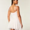 Minikleid mit asymmetrischem Saum und Spitze Minikleid mit asymmetrischem Saum und Spitze