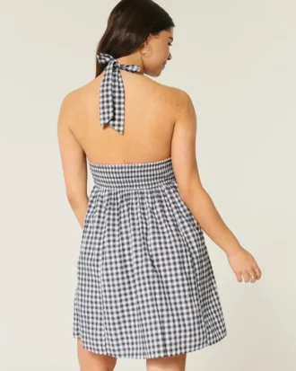 Minikleid mit offenem Rücken und Neckholder