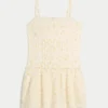 Minikleid mit Spitzenbesatz