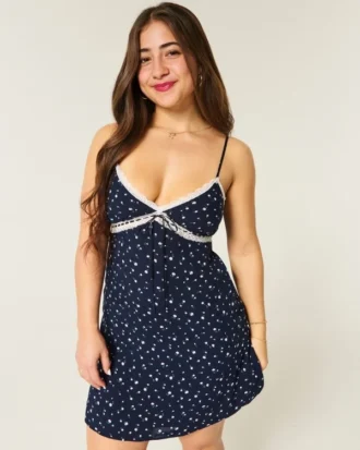 Minikleid mit Spitzendetails