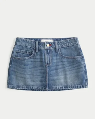 Minirock aus Denim mit niedriger Leibhöhe und roten Nähten