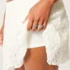 Minirock mit asymmetrischem Saum und Spitze Minirock mit asymmetrischem Saum und Spitze
