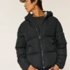 Mit Kunstfell gefütterte Daunenjacke
