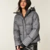 Mit Kunstfell gefütterte Daunenjacke Mit Kunstfell gefütterte Daunenjacke