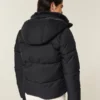 Mit Kunstfell gefütterte Daunenjacke Mit Kunstfell gefütterte Daunenjacke