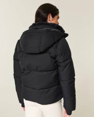 Mit Kunstfell gefütterte Daunenjacke