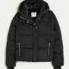 Mit Kunstfell gefütterte Daunenjacke Mit Kunstfell gefütterte Daunenjacke
