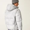 Mit Kunstfell gefütterte Daunenjacke mit Kapuze Mit Kunstfell gefütterte Daunenjacke mit Kapuze