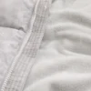 Mit Kunstfell gefütterte Daunenjacke mit Kapuze Mit Kunstfell gefütterte Daunenjacke mit Kapuze