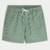 Mittellange Seersucker-Volley-Badeshorts
