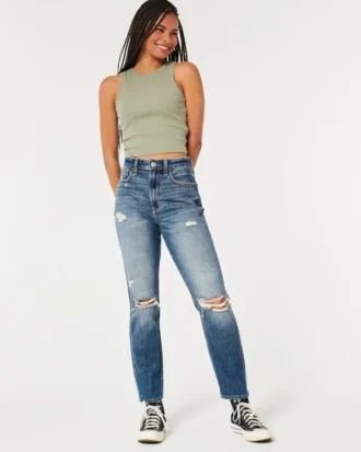 Mom-Jeans mit extrem hoher Leibhöhe und mittelstarker Waschung