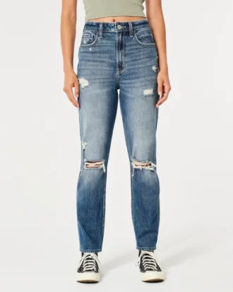 Mom-Jeans mit extrem hoher Leibhöhe und mittelstarker Waschung