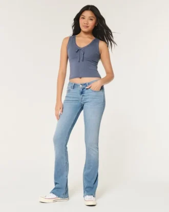 Niedrig geschnittene Bootcut-Jeans in heller Waschung Niedrig geschnittene Bootcut-Jeans in heller Waschung