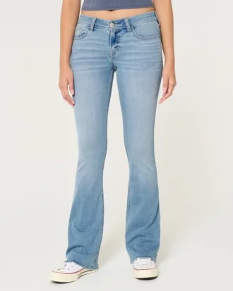 Niedrig geschnittene Bootcut-Jeans in heller Waschung Niedrig geschnittene Bootcut-Jeans in heller Waschung