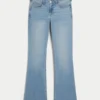 Niedrig geschnittene Bootcut-Jeans in heller Waschung