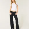 Niedrig geschnittene schwarze Baggy-Jeans