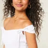 Off-Shoulder-Top mit gebundenen Ärmeln Off-Shoulder-Top mit gebundenen Ärmeln