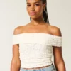 Off-Shoulder-Top mit Spitzenumschlag