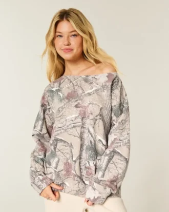 Oversized-Sweatshirt mit Schulterausschnitt und Camouflage-Muster Oversized-Sweatshirt mit Schulterausschnitt und Camouflage-Muster