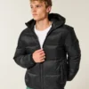 Pufferjacke mit Kapuze Pufferjacke mit Kapuze