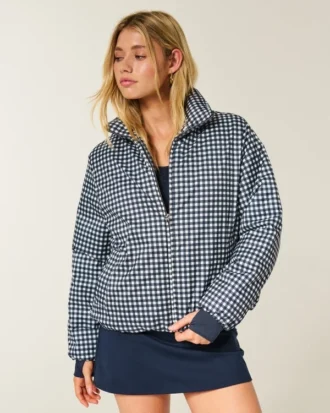 Pufferjacke mit Reißverschlussmuster