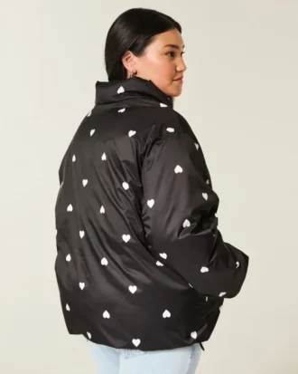 Pufferjacke mit Reißverschlussmuster