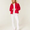 Pufferjacke mit Reißverschlussmuster