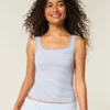 Rippstrick-Tanktop mit Rundhalsausschnitt Rippstrick-Tanktop mit Rundhalsausschnitt
