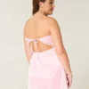 Satin-Bodycon-Kleid mit Schleife und trägerlosem Ausschnitt Satin-Bodycon-Kleid mit Schleife und trägerlosem Ausschnitt