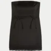 Satin-Bodycon-Kleid mit Schleife und trägerlosem Ausschnitt Satin-Bodycon-Kleid mit Schleife und trägerlosem Ausschnitt