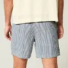 Seersucker-Shorts mit mittlerer Beinlänge zum Hineinschlüpfen Seersucker-Shorts mit mittlerer Beinlänge zum Hineinschlüpfen