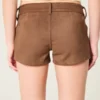 Shorts aus Kunstwildleder mit niedriger Leibhöhe Shorts aus Kunstwildleder mit niedriger Leibhöhe