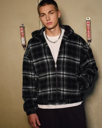 Skaterjacke mit Kapuze aus kariertem Flanell Skaterjacke mit Kapuze aus kariertem Flanell