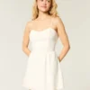 Skort-Kleid mit offenem Rücken und Kreuzmuster Skort-Kleid mit offenem Rücken und Kreuzmuster
