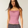 Spitzenbesetztes Top